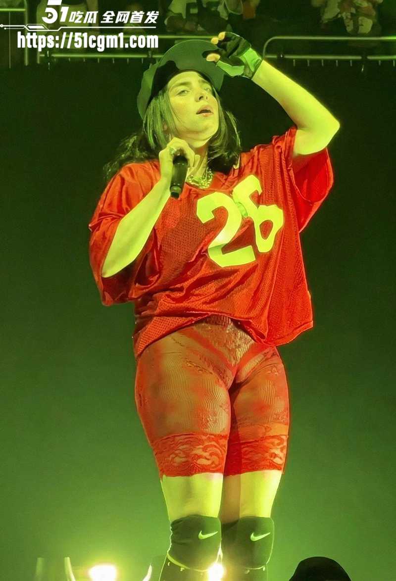 美国歌手BillieEilish比莉·艾利什演唱会大秀骆驼趾视频曝光5拷贝