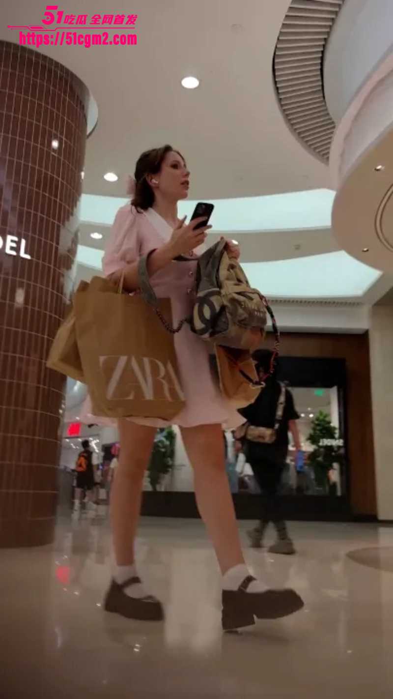 街拍抄底大神 KXCD 系列合集第3季 商场尾随偷拍美女裙底风光 各色摇曳小内内让人眼花缭乱
