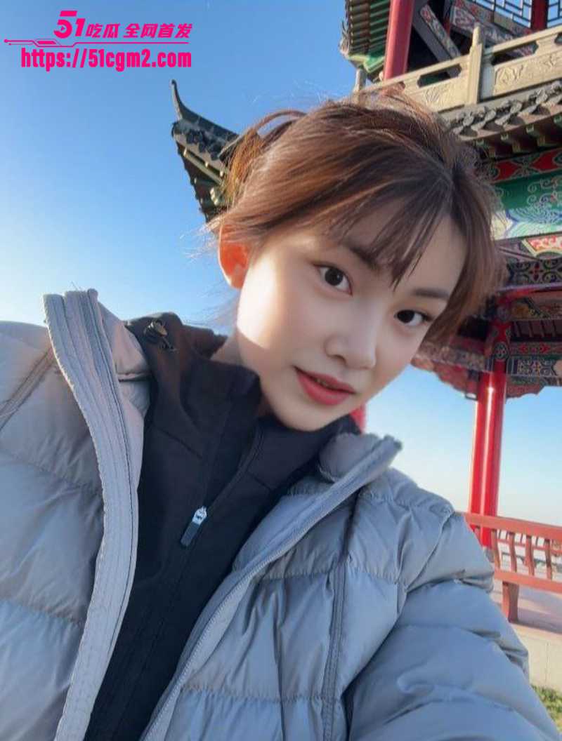 山西顶级反差少女 罗丽 给金主爸爸拍摄自慰视频 对镜头牙刷狂插紧致小逼超级震撼