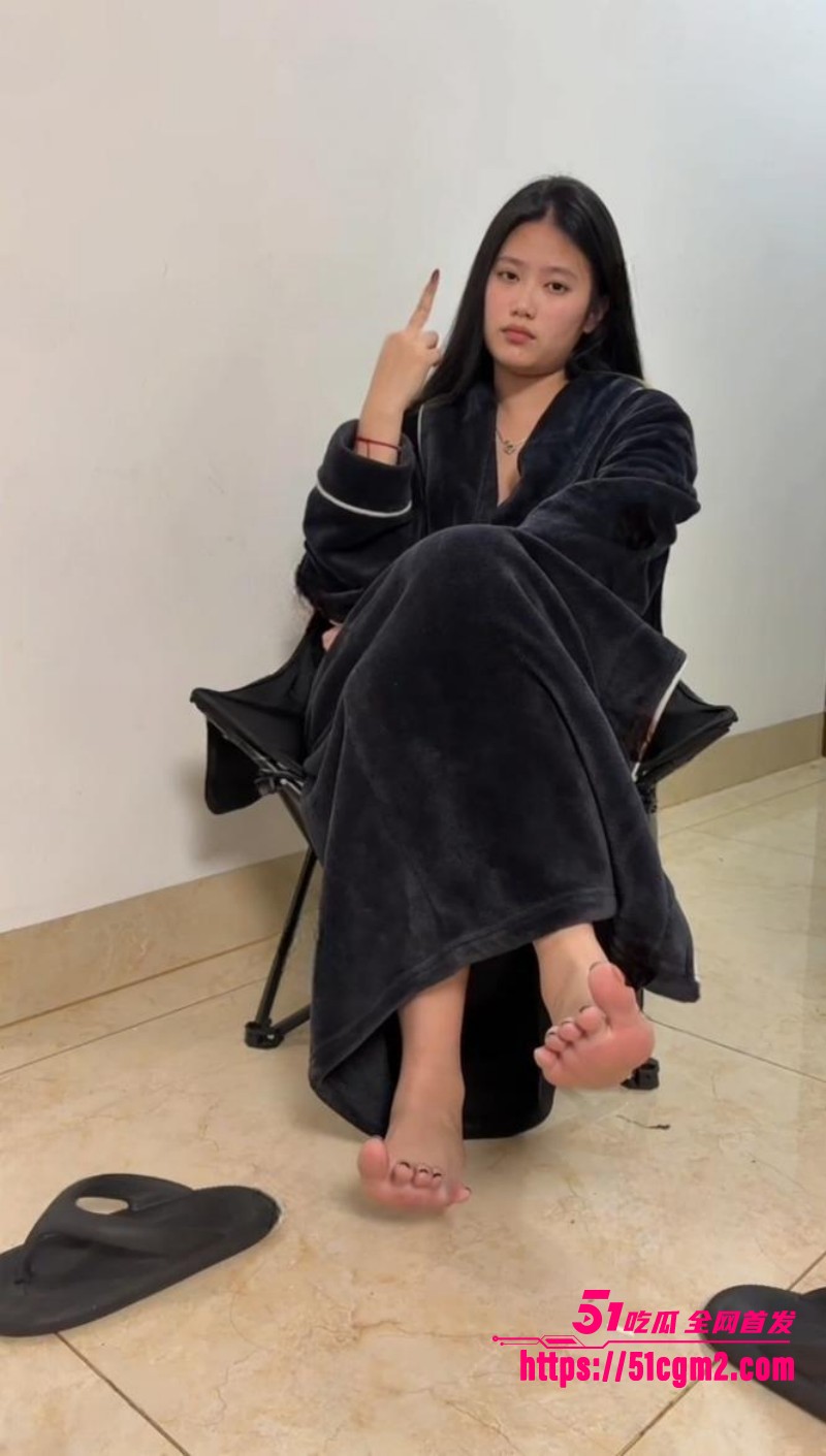 推特 南南爱吃糖 黑料曝光 上海白富美完美露脸 深夜停车场撒尿街头全裸露出 阿黑颜自慰口交肉棒 骚到没边！