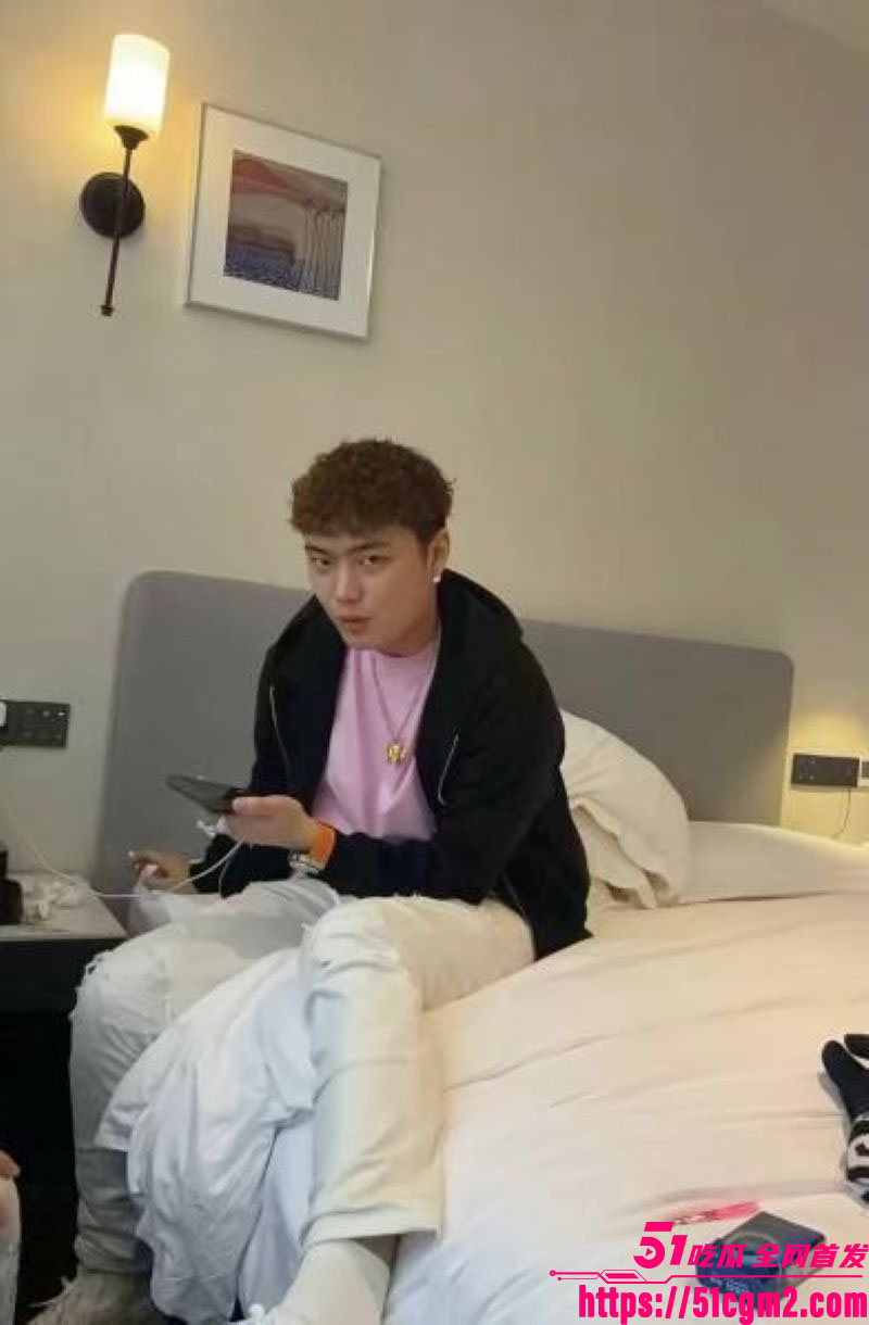 抖音说唱歌手TopBarry杨博睿出轨操粉 3