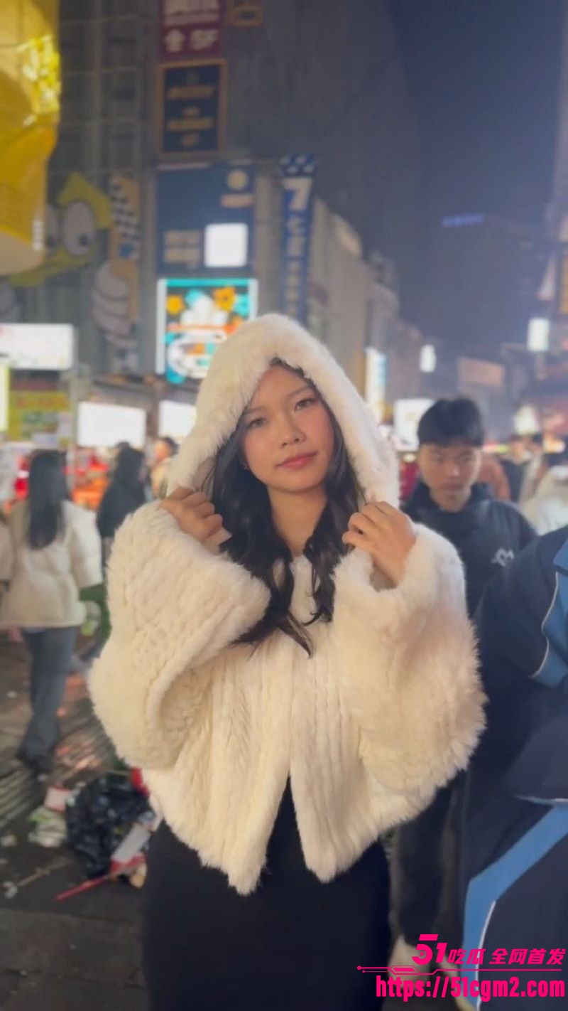 成都大学刘莎口交做爱视频曝光 2