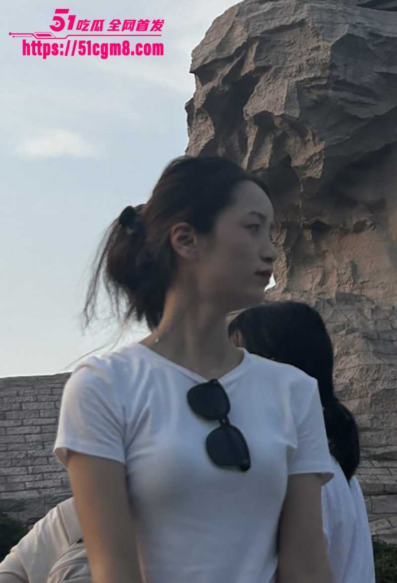 上海小母狗芮敏被包养视频流出 2 拷贝