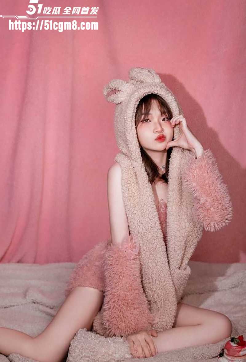 北京清纯学生妹 和金主不雅视频曝光 2 拷贝