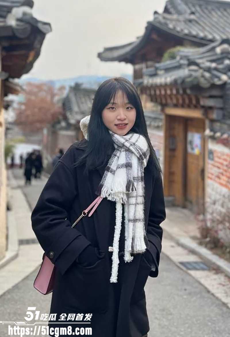 北京清纯学生妹 和金主不雅视频曝光 4 拷贝