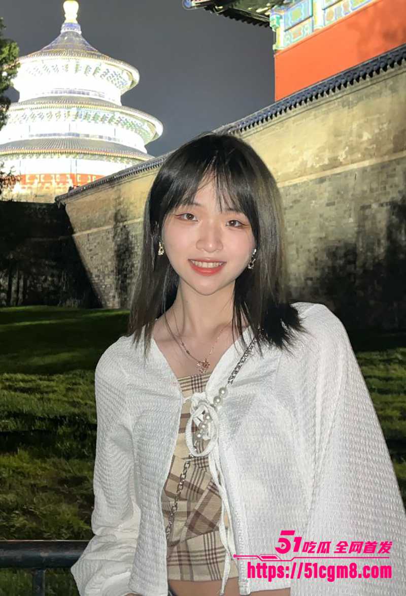 北京清纯学生妹 和金主不雅视频曝光 5 拷贝