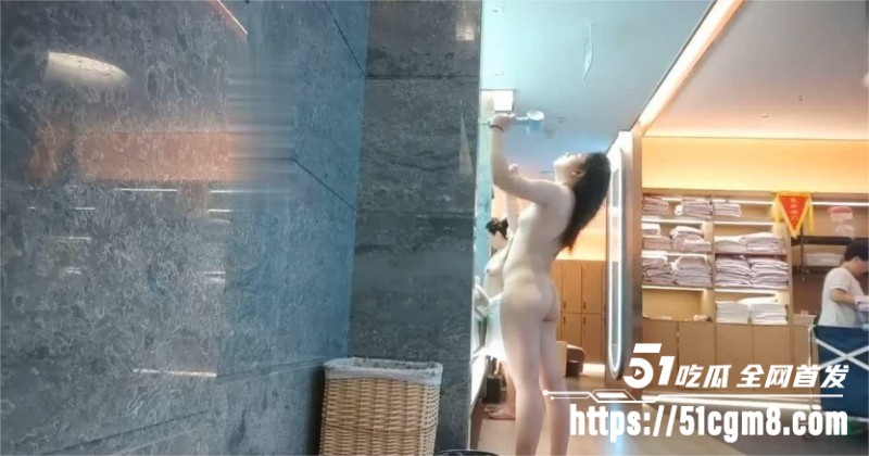 国内温泉洗浴会所女更衣室偷拍 4