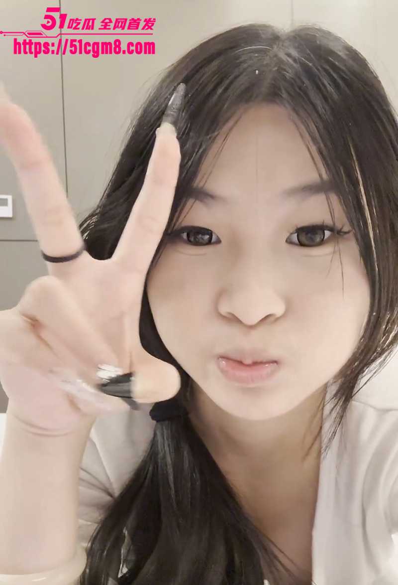 大一清纯学妹不雅视频 从纯情到母狗成长实录 全程露脸口交挨操 堪称素人舔屌女王！