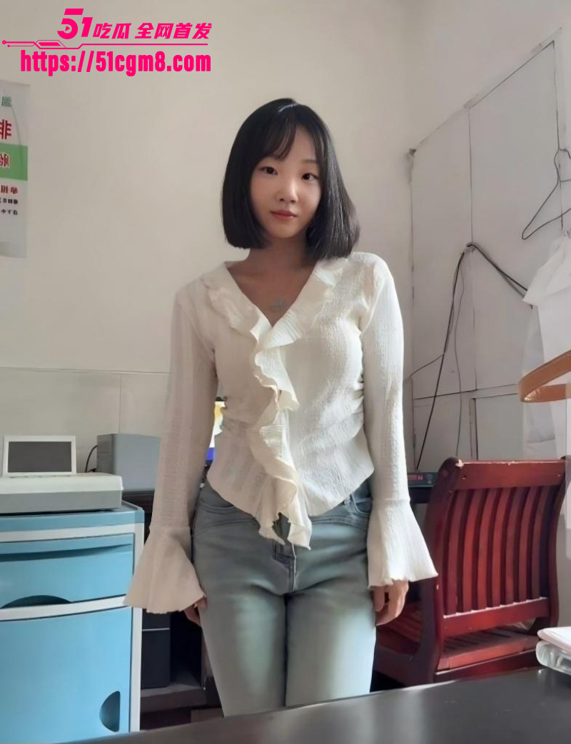 广东学生妹包佳音裸贷视频03
