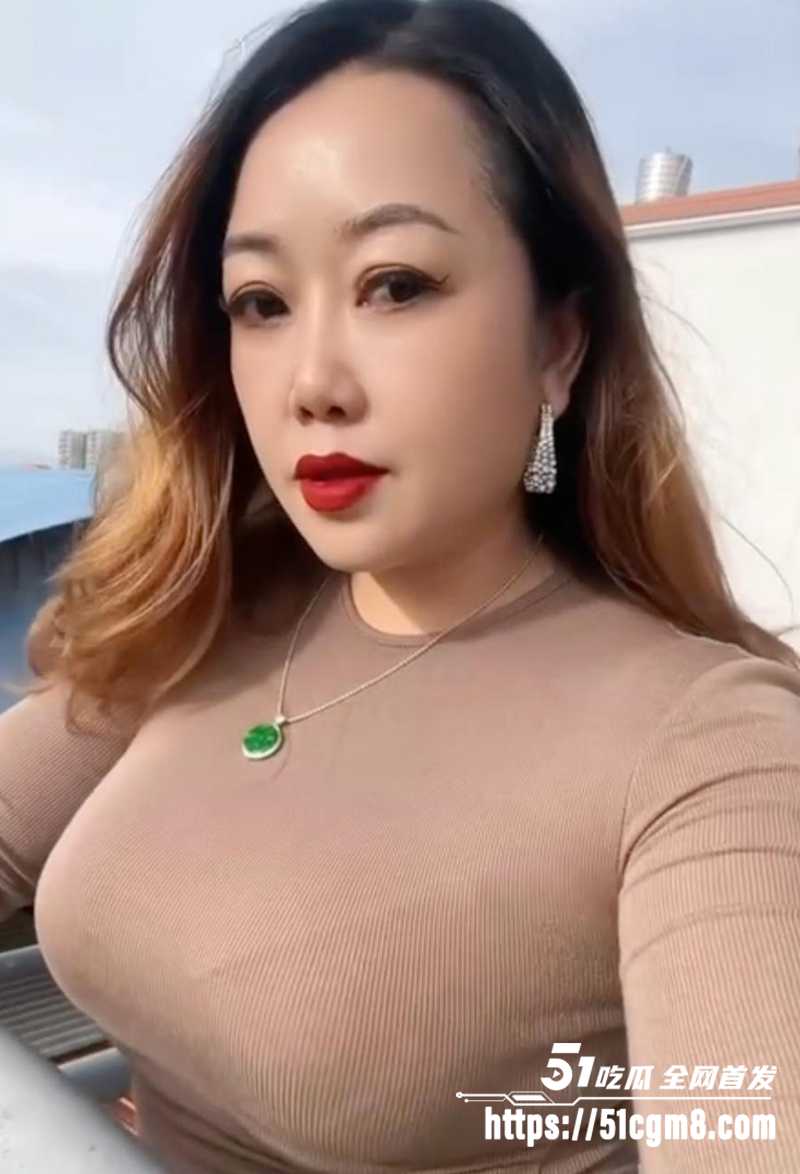 云南翡翠店老板娘大奶熟女金惠芸大尺度私拍福利流出2拷贝