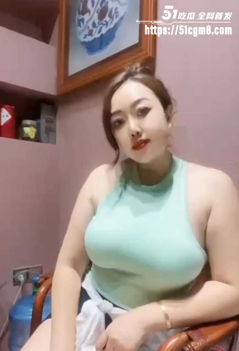 云南翡翠店老板娘大奶熟女金惠芸大尺度私拍福利流出3拷贝