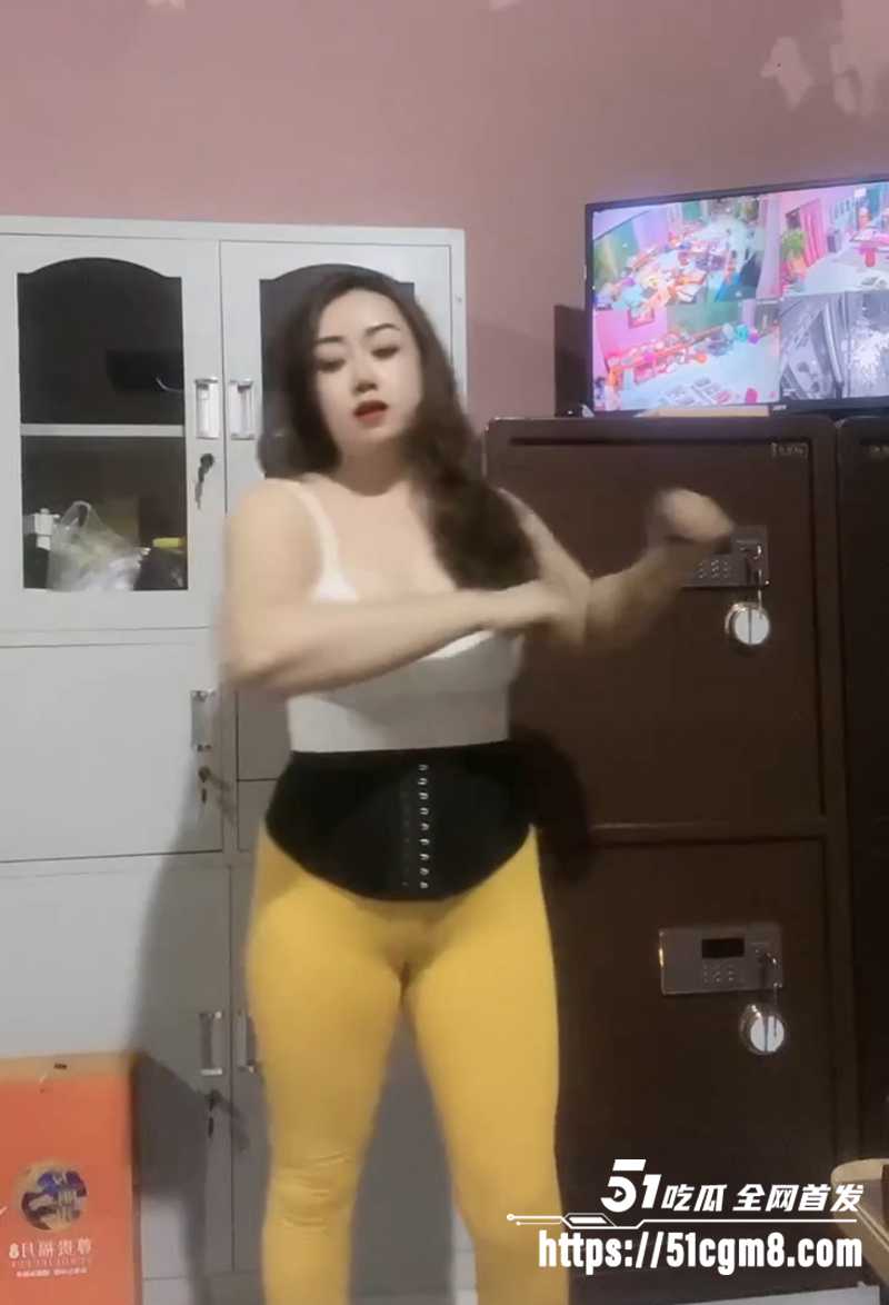 云南翡翠店老板娘大奶熟女金惠芸大尺度私拍福利流出4拷贝