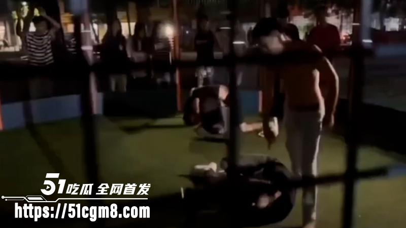 国内精神小伙 2v2八角笼肉搏  6