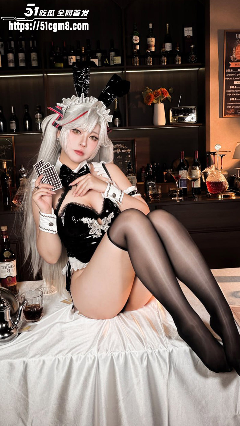 推特福利姬 半半子 Cos欧根亲王Bunny写真 爆乳翘臀曲线性感 黑丝包裹大长腿媚眼勾魂 诱惑满满！