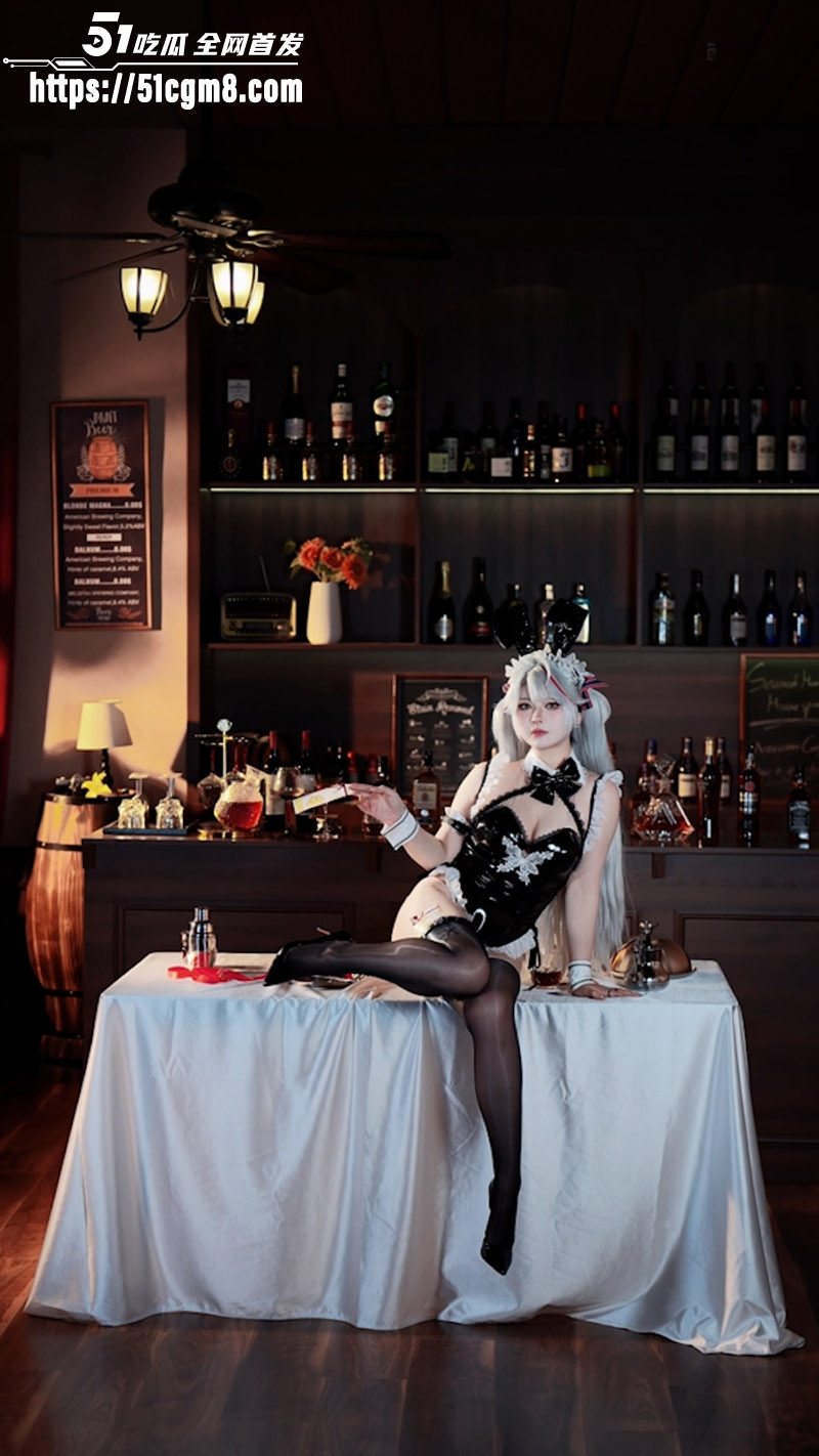 推特福利姬 半半子 Cos欧根亲王Bunny写真6