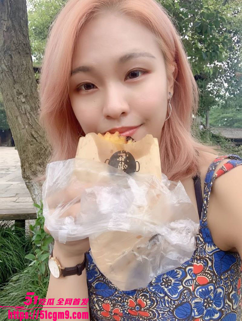 长沙解放西路黄毛妹当街口交后续 3