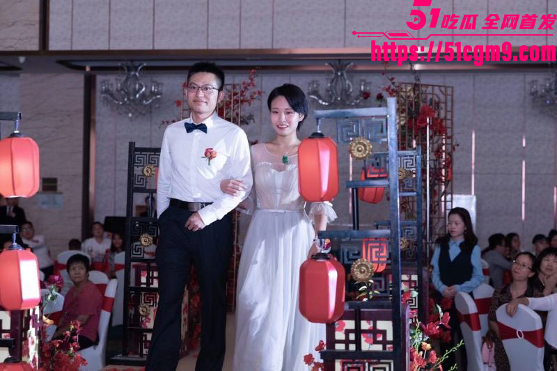 长沙解放西路黄毛妹当街口交后续 扒出竟是学校女教师 事后竟把当街淫乱 洗成性解放的勇敢表演！