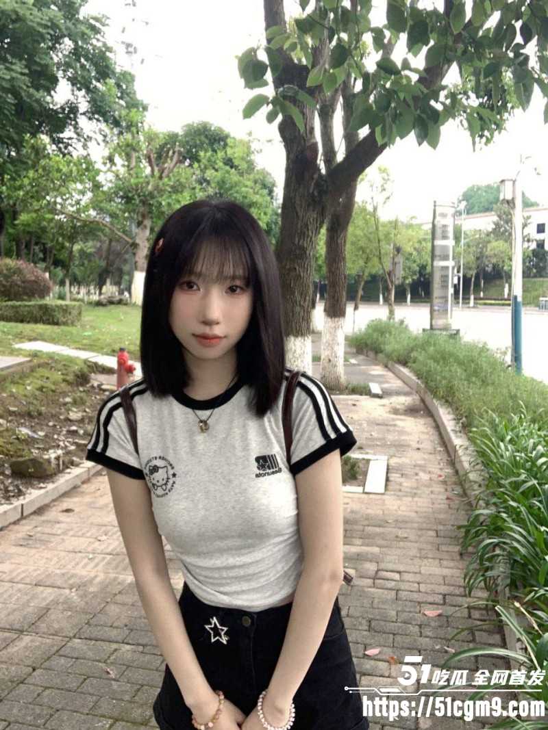湖南嫩妹李沫被金主泄密私拍02