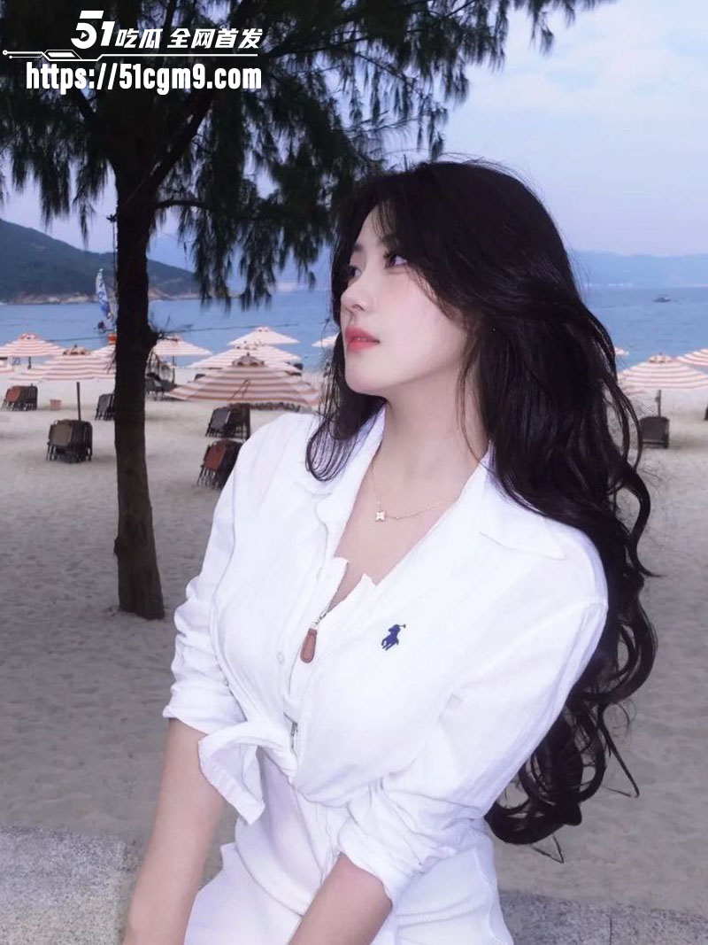 小红书美妆博主被土豪重金包养 逐渐调教成淫荡骚婊子 跪舔大屌手指调教翘臀求操 彻底母狗化！