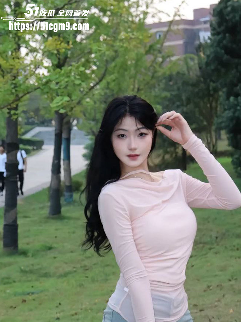小红书美妆博主被土豪重金包养 逐渐调教成淫荡骚婊子 跪舔大屌手指调教翘臀求操 彻底母狗化！