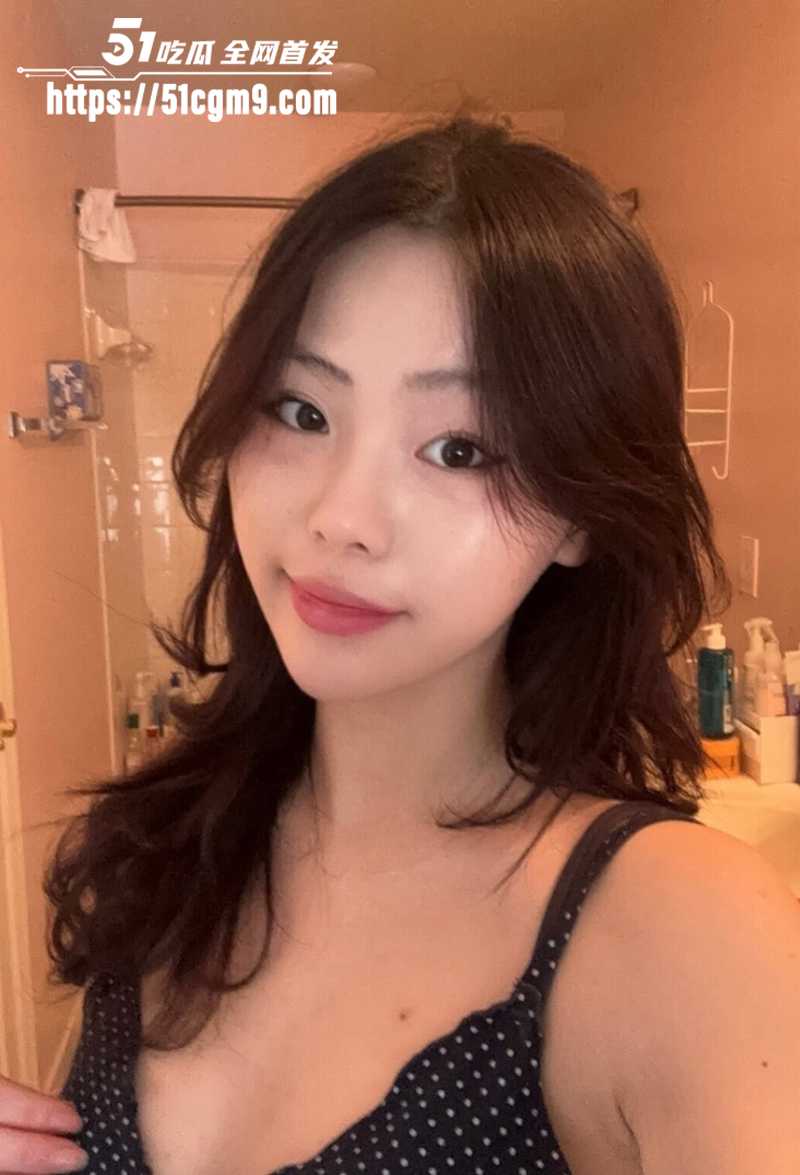 新加坡小网美 被男友流出超淫自拍 手指狂扣露脸自慰 肥美嫩鲍紧吸榨精 骚叫声回荡全网！
