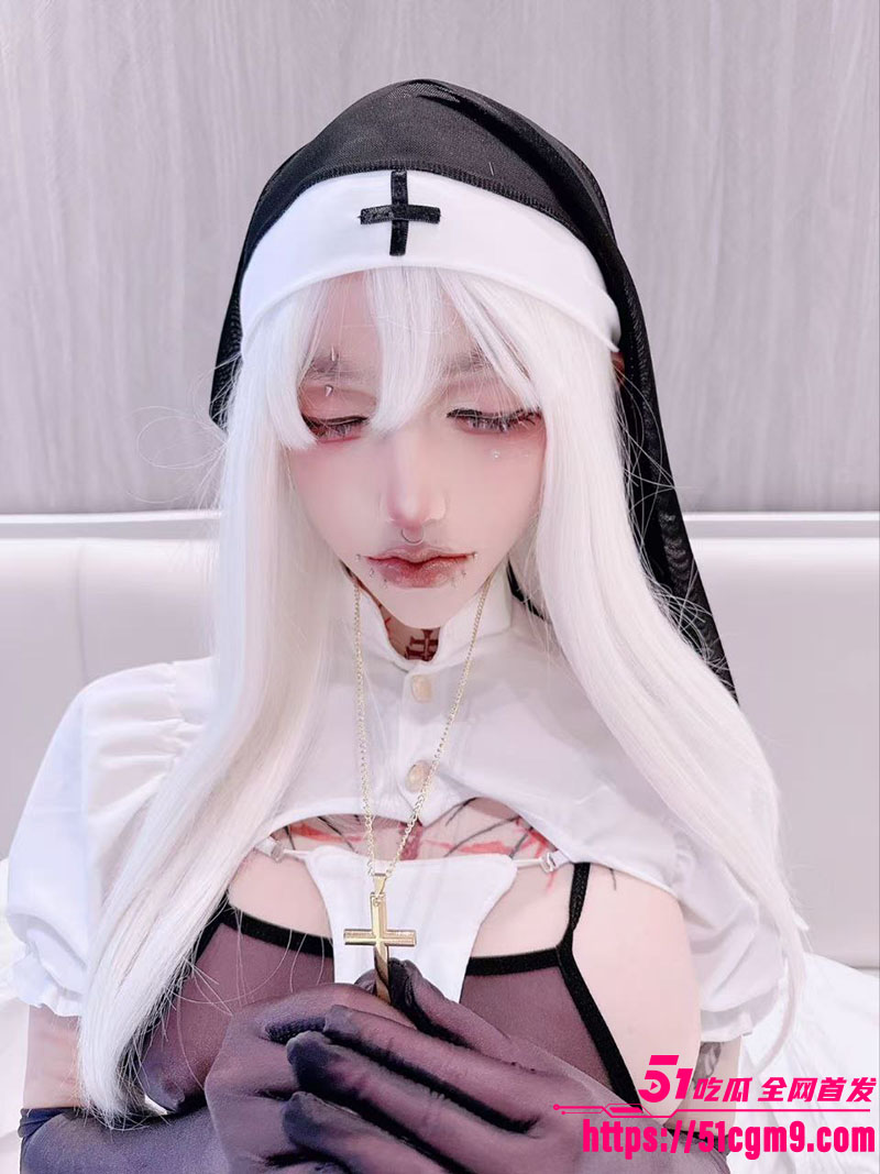 推特顶颜Coser 我要逃避现实世界 1314门槛内容首发泄 分舌巨乳阿黑颜 反差感拉满！