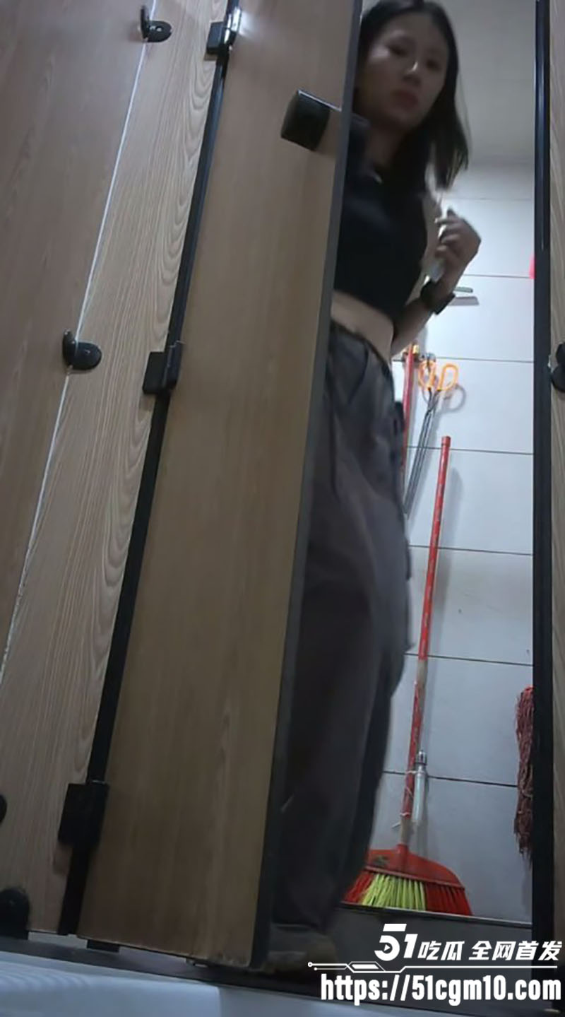 极品厕拍偷窥合集流出 高清镜头直击私处 众美女黑鲍大开眼界 展露真实一面 赏心悦目！