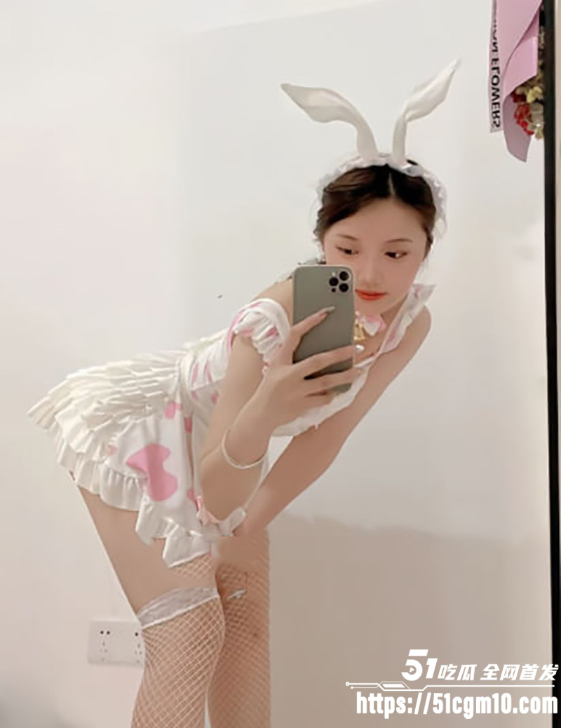 江西拜金女御姐 赵一茹 酒店主动骑乘金主爸爸 开档黑丝疯狂扭腰套弄到高潮