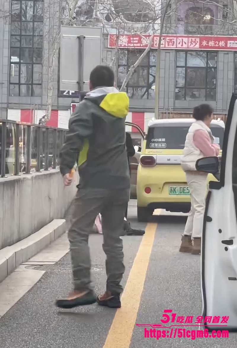 江苏扬州路怒症遇碰瓷姐视频曝光 3 拷贝