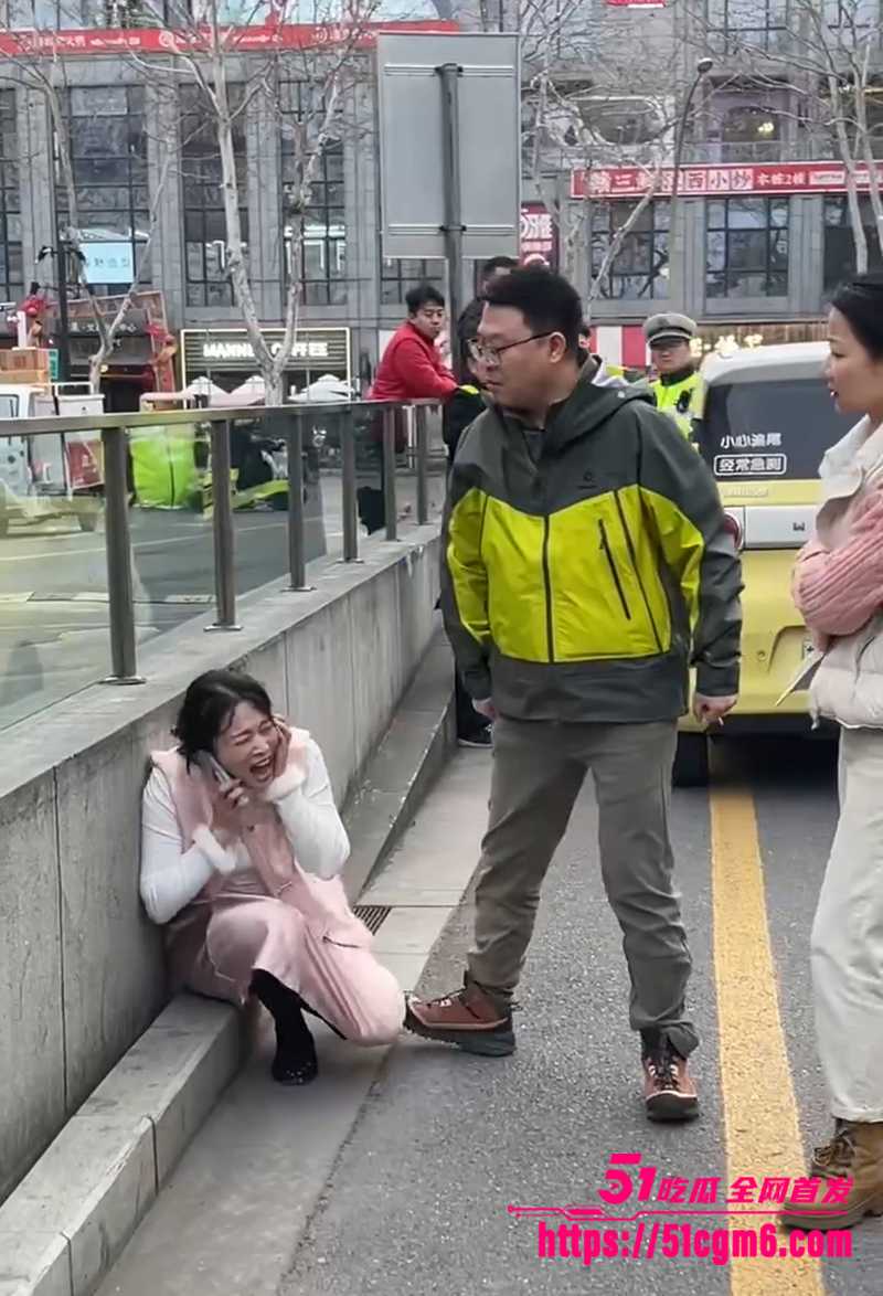 江苏扬州路怒症遇碰瓷姐视频曝光 6 拷贝