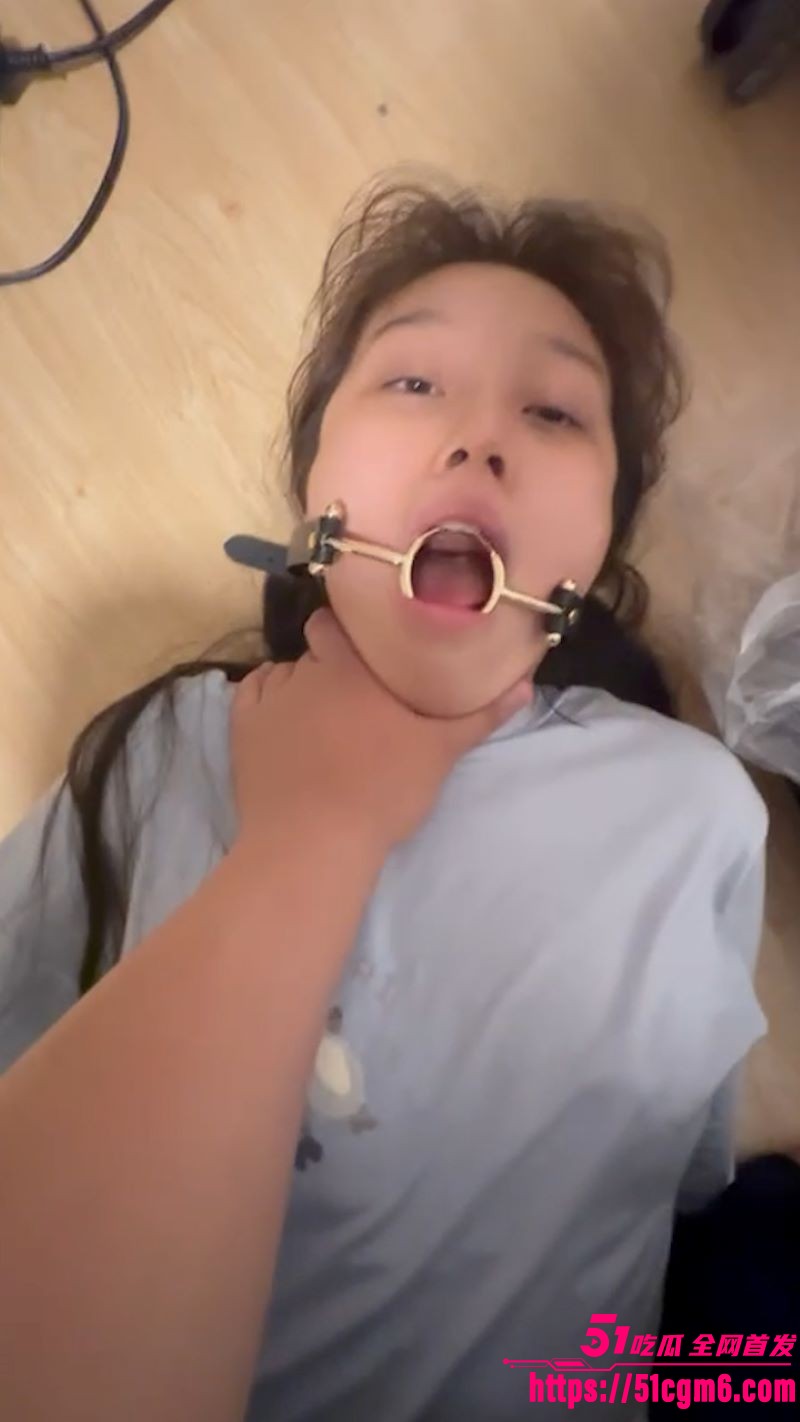 清纯大学生眼镜妹被男友调教成母狗 5