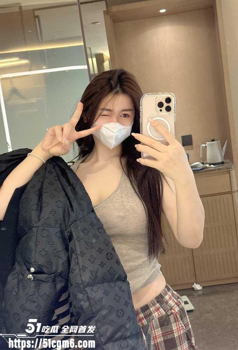 爆奶网黄美女 TT 真实性爱VLOG 白天甜蜜旅游逛街 晚上高撅肥臀被后入猛操 纯生活式性爱日记！