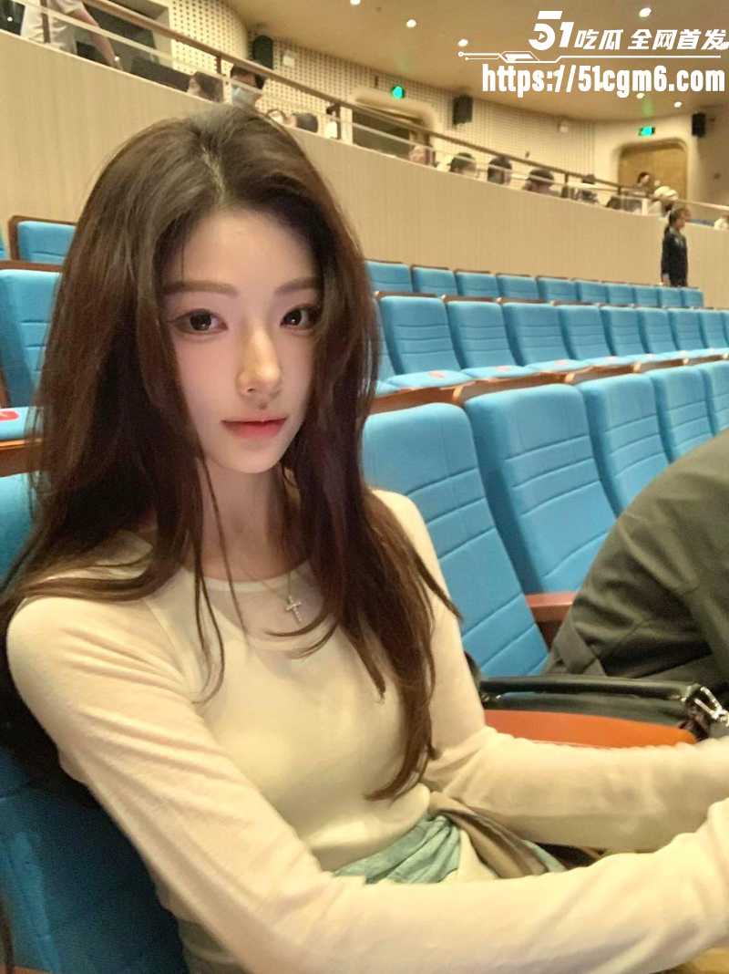 长沙纹身哥 调教深圳175CM长腿模特 狗链束脖 对镜后入爆操翘臀 双视角拍摄全程如身临其境！
