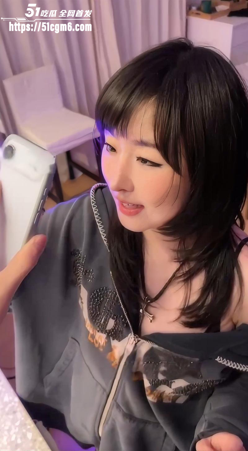 高人气微胖网黄 pupu噗噗 抖音主播被助手拍视频威胁 化身母狗胯下卖力侍奉阳具！