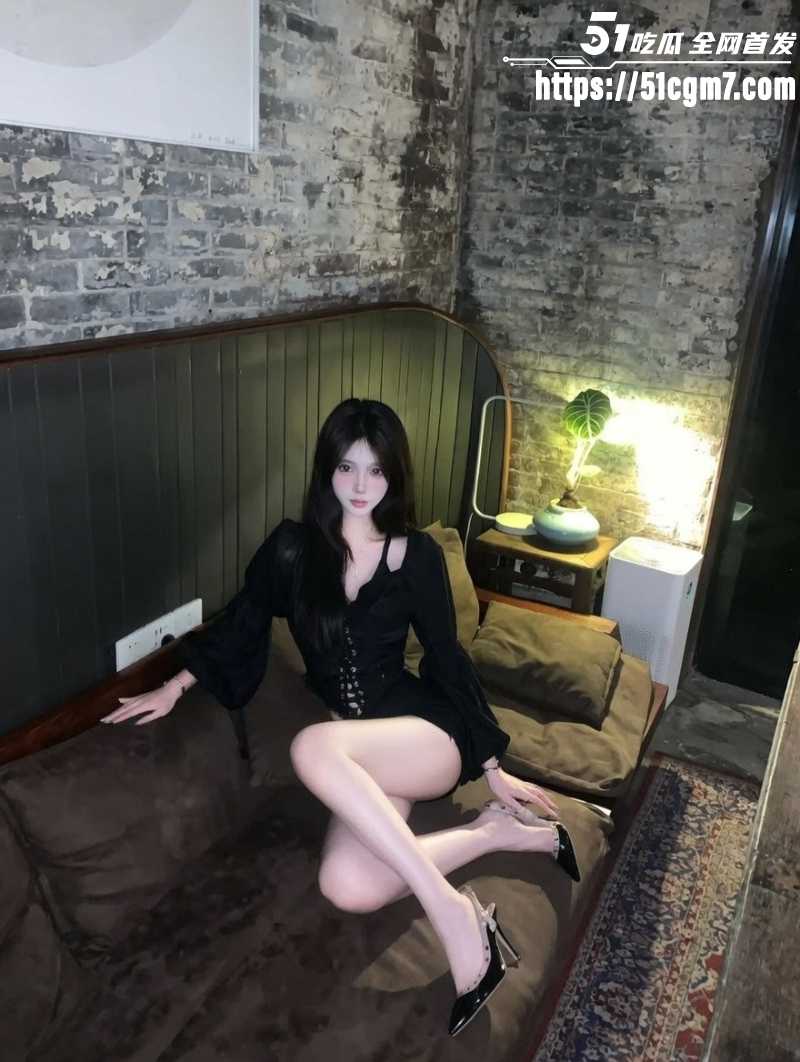 约炮大神 酒吧猎艳长腿女神 酒店实录全过程 口活堪称专业 骑乘后入榨精 表情痴迷到失控！