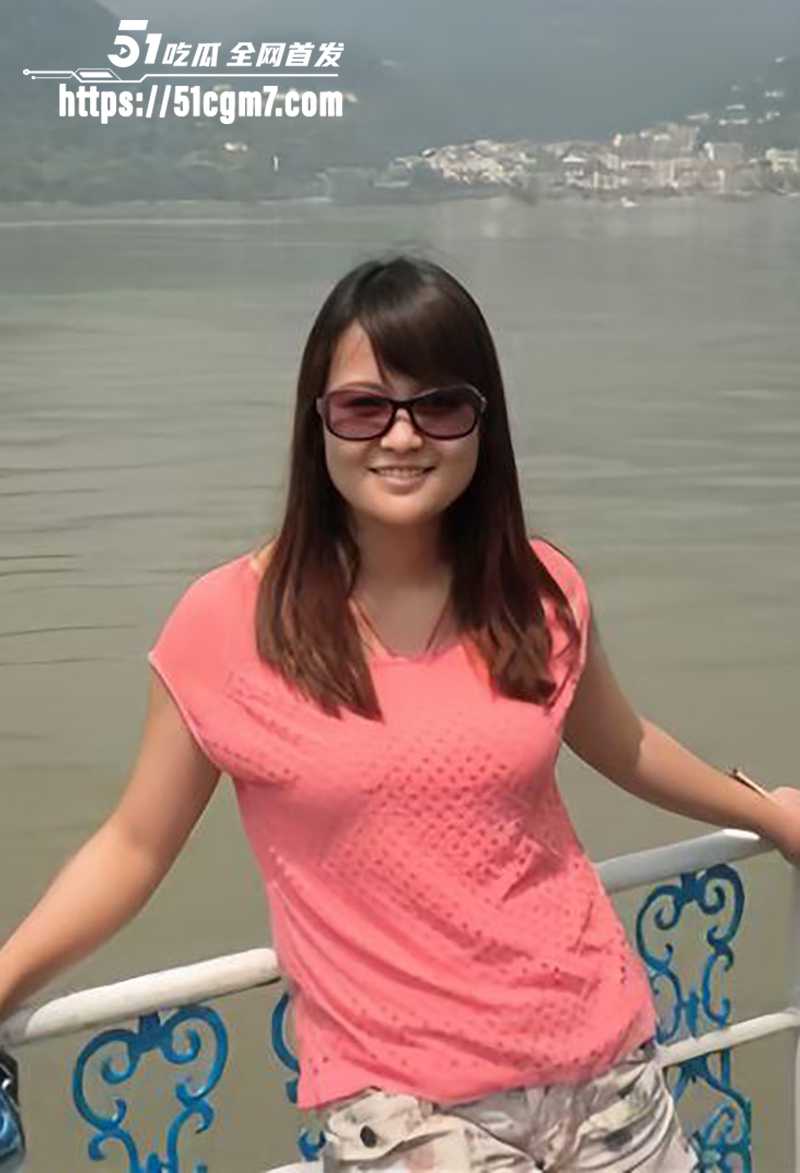 武汉女老师 吕梁玉 不雅视频流出 清纯研究生变骚浪小母狗 玩出轨撅臀被猛操 私生活淫荡到爆！