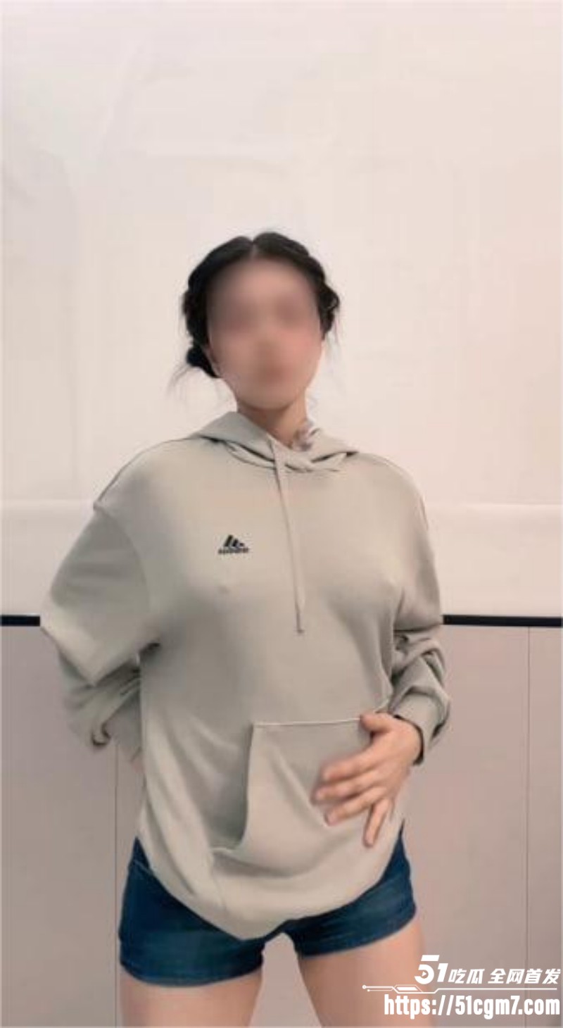 丸子头辣妹 小乔 定制福利 妖娆身姿镜头前火辣扭动 美乳粉穴全裸展示猛顶肾上腺素