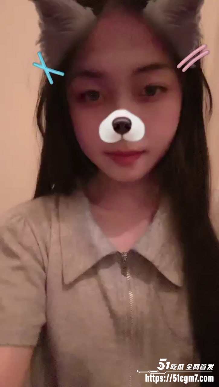 西蒙工作室 瑞瑞 最新露出私拍 身穿大衣街头展露美乳肥穴 地下车库蹲起发骚展现反差本性