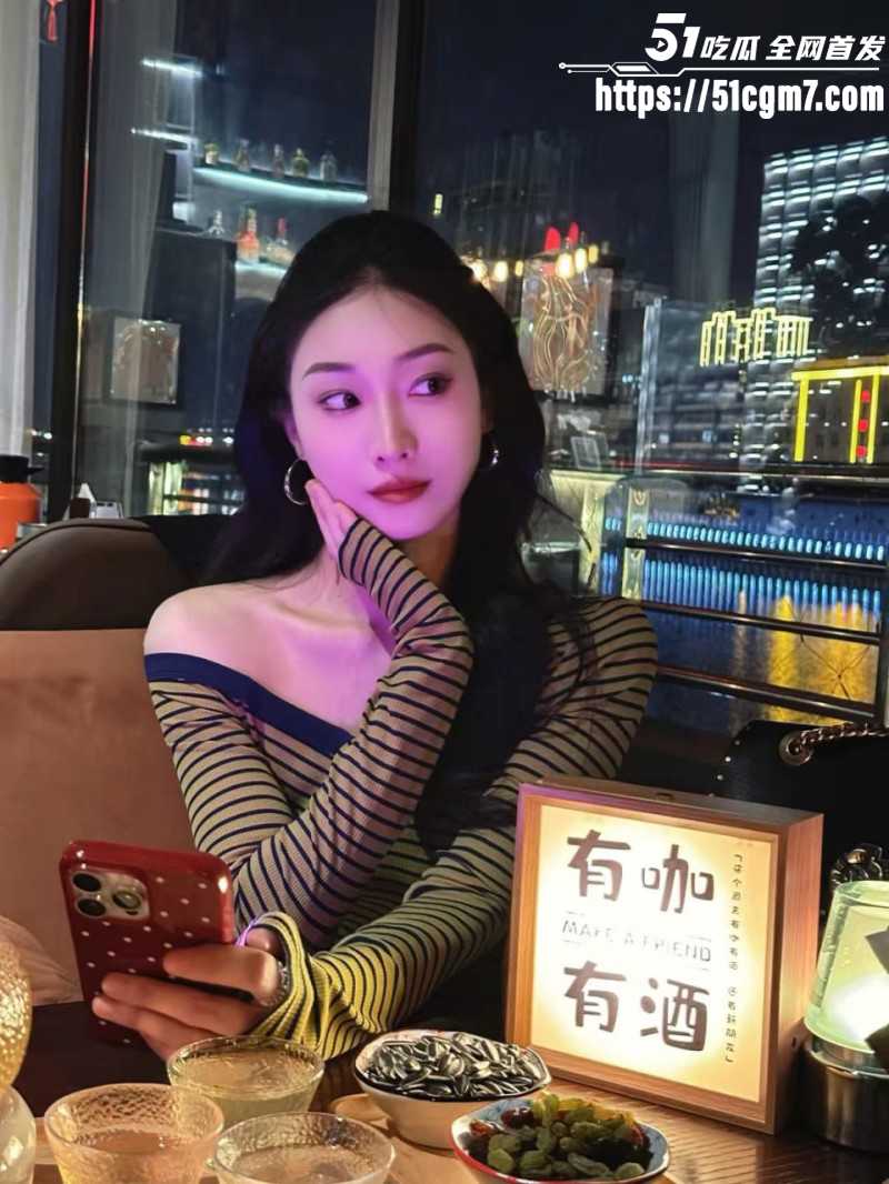 河南性瘾痴女 李若欣 被情夫曝光大量私拍 纯欲御姐反差感十足 淫靡表情风骚入骨！