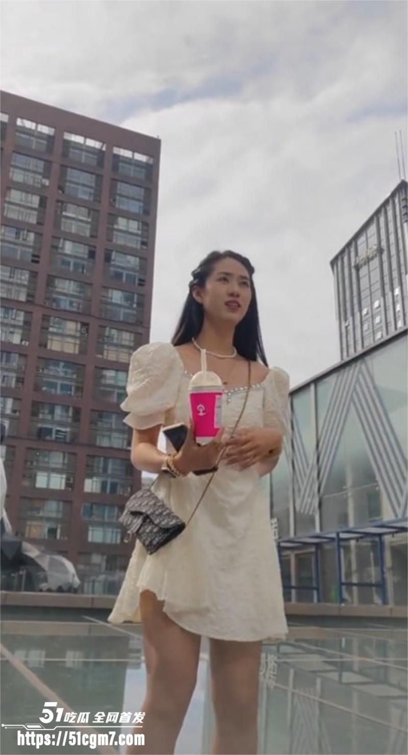 偷拍大神商场抄底合集来袭 各种美女尤物无内展露肥美嫩鲍 场面淫骚刺激让人忍不住舔屏