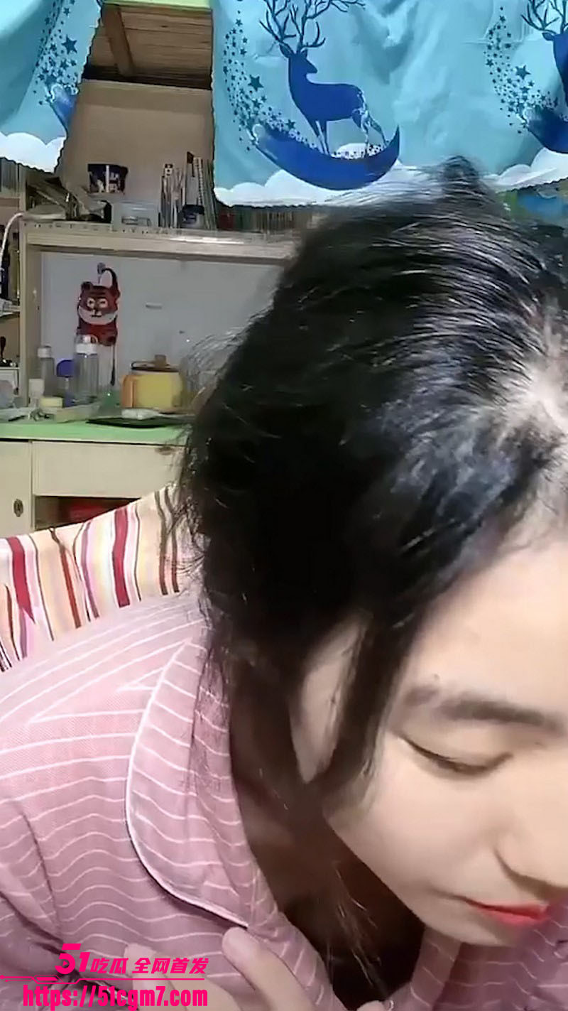 抖音直播间集体走光合集 少妇御姐学生妹弯腰低胸露点 直播间直接变大型福利现场！