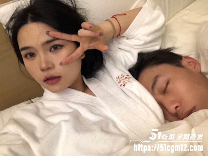 河北反差婊 张蕊 约炮视频流出 天然美乳搭配白虎嫩穴操起来尤为刺激 对镜后入猛怼翘臀骚浪姿态频现