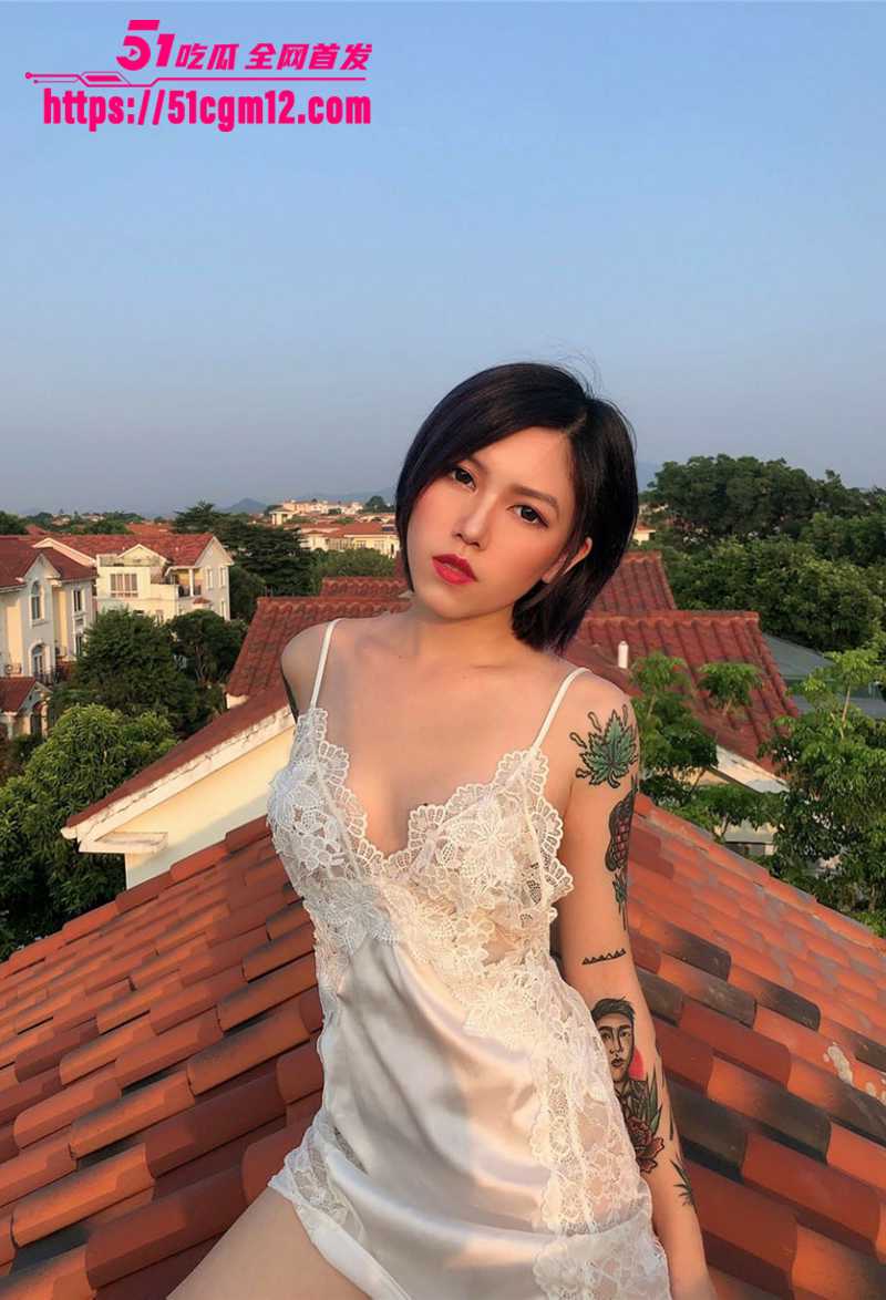 裸体艺术模特舌尖上的菊花采访视频流出2拷贝