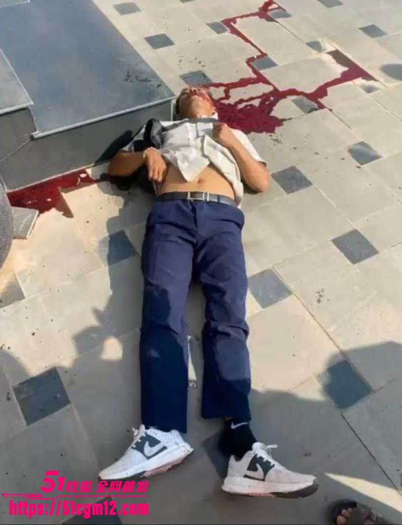 柬埔寨稻农 枪杀前女友和警察情夫 随后自杀身亡  9
