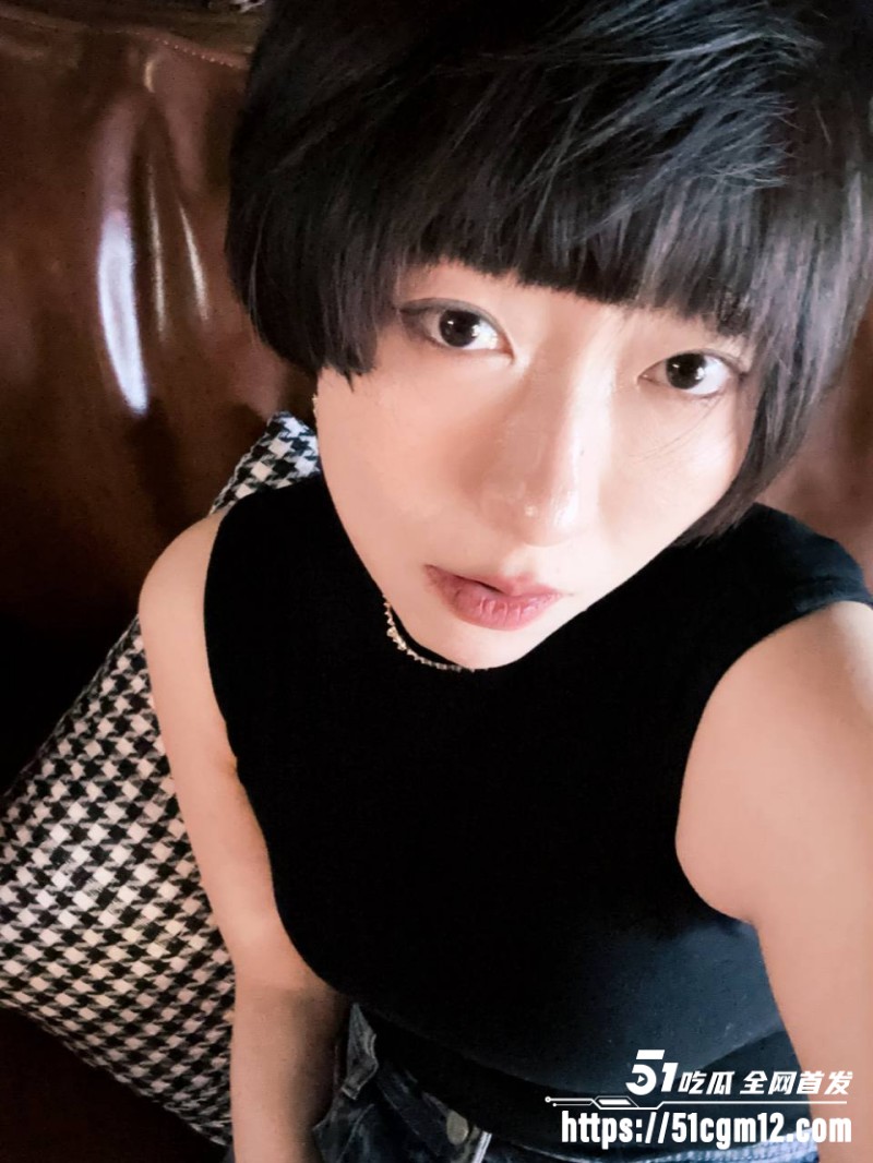 甘肃短发少妇 马燕 出轨公司领导 瞒着老公酒店私会上司释放淫欲 口交中出彻底玩坏多毛肥穴
