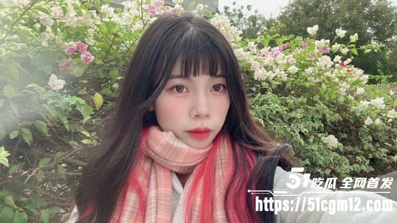 清纯齐刘海学生妹变身性感小野猫 身着情趣内衣露脸深喉大秀口技 雪白狐尾肛塞加持 后入狂干淫骚至极