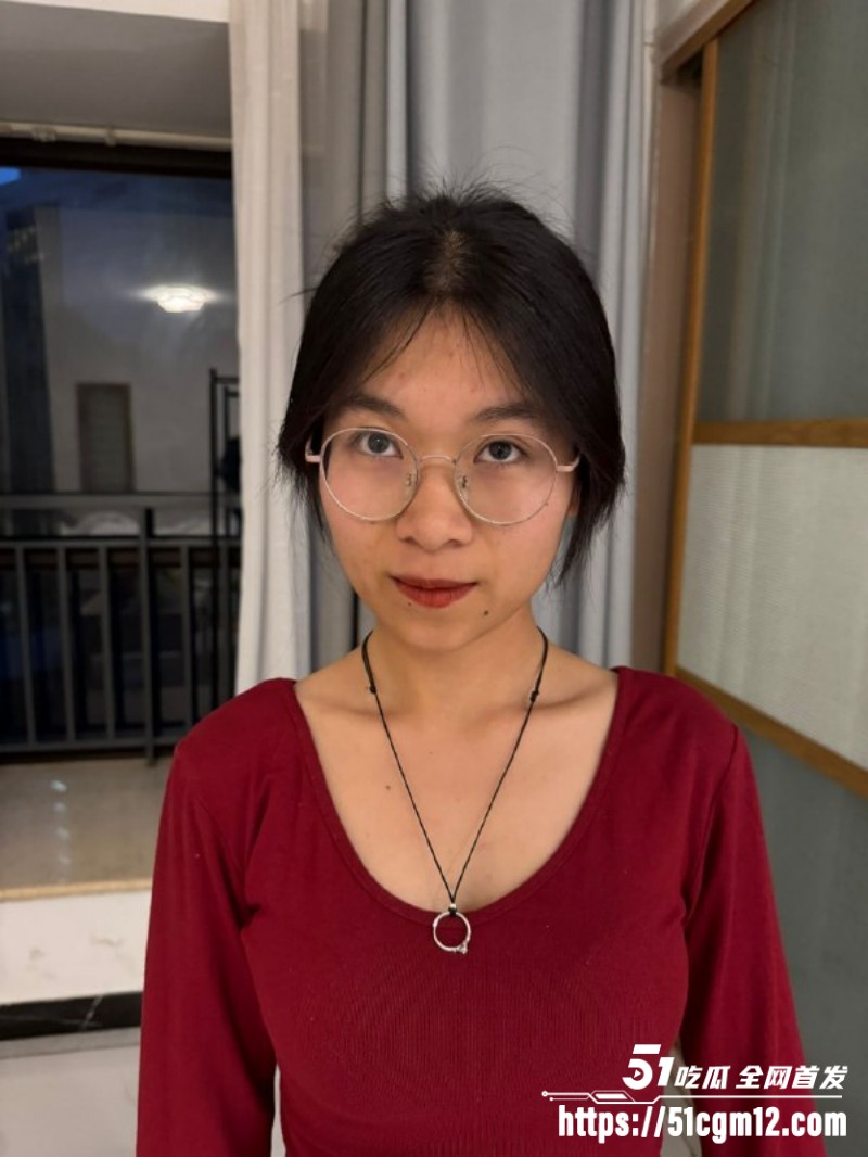 湖南衡阳师范教师 邓煜馨 遭金主曝光淫荡自拍 眼睛婊全程露脸享受快感 各种方式夹屌榨精