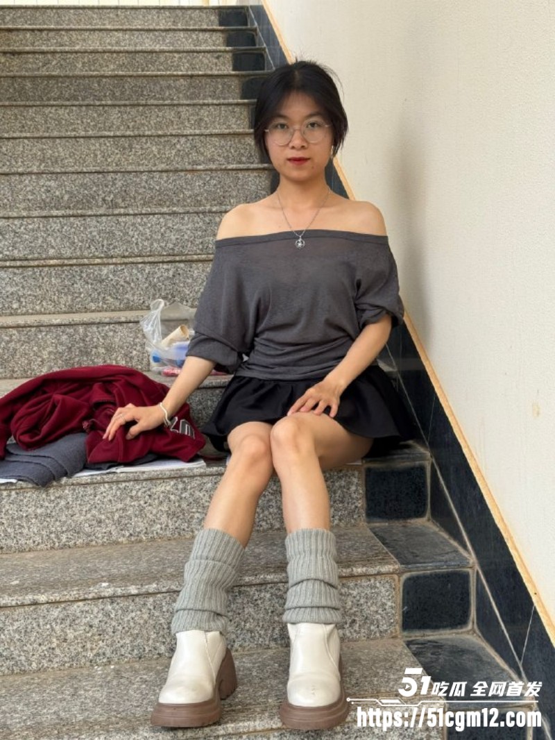 湖南衡阳师范教师 邓煜馨 遭金主曝光淫荡自拍 1