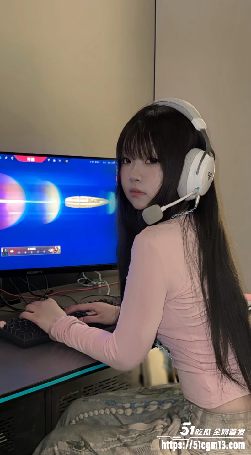 黑产直小姐姐全裸自拍流出  3