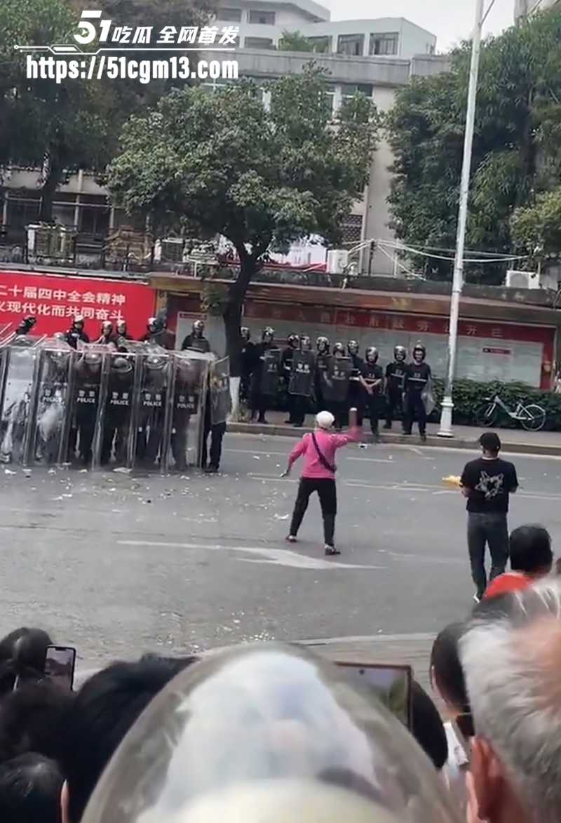 广东茂名信宜市政府强拆征地警民冲突视频流出7拷贝